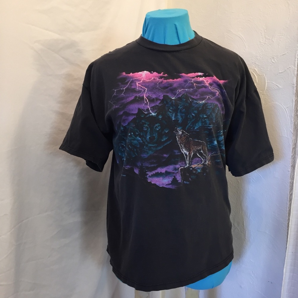 Graphic T-shirt plus size wolf and lightning